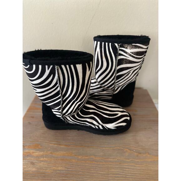 UGG Classic Short Exotic Zebra Genuine Calf Hair Winter Boots Black/Cream Size 7 - Picture 10 of 11